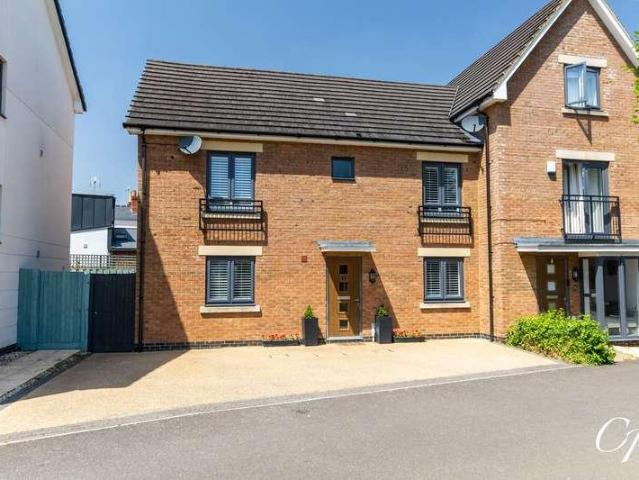 4 bed house for sale