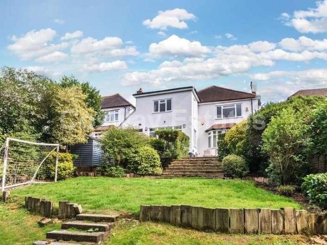4 bed house for sale