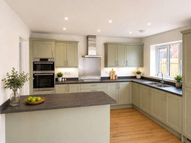 4 bed house for sale