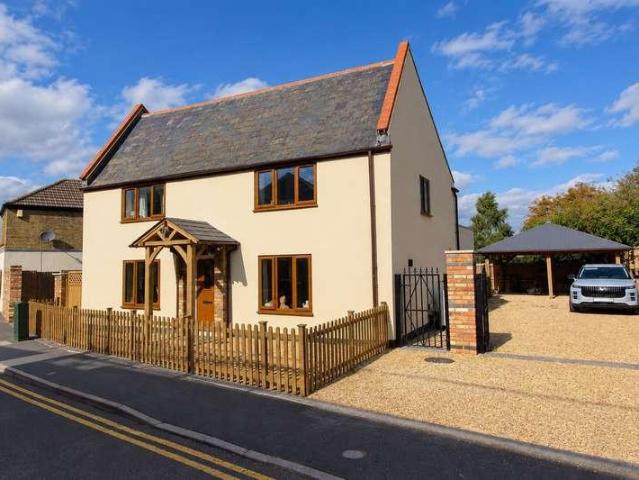 4 bed house for sale