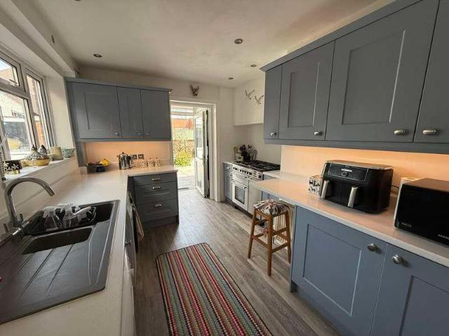 4 bed house for sale