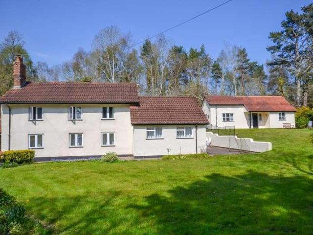 6 bed house for sale