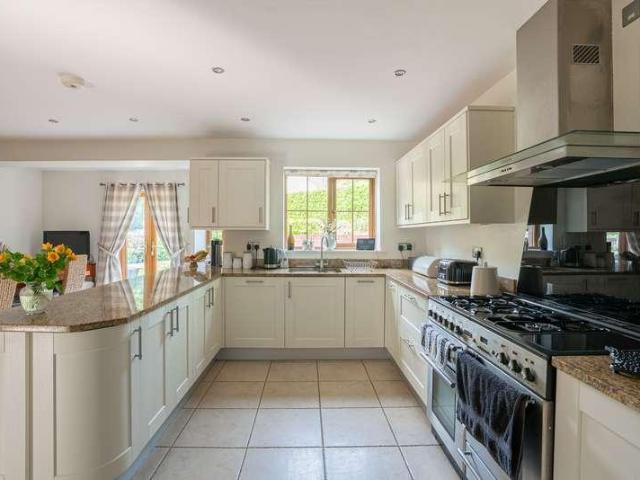 4 bed house for sale