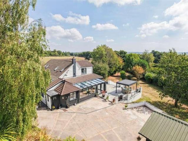 4 bed house for sale