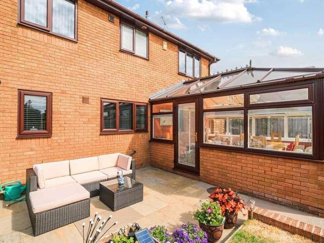 4 bed house for sale