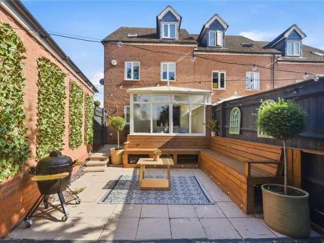 4 bed house for sale