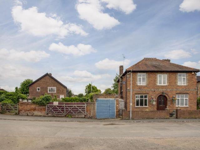 4 bed house for sale