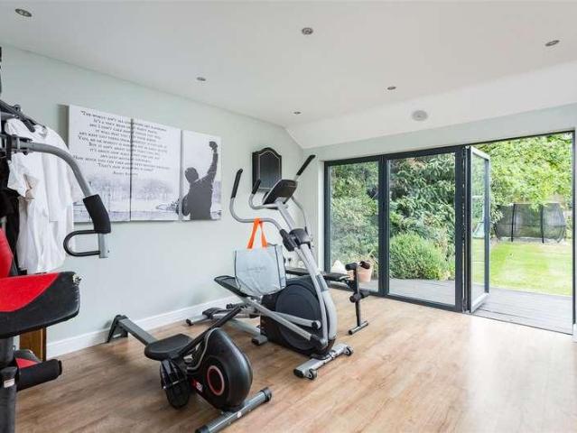 4 bed house for sale