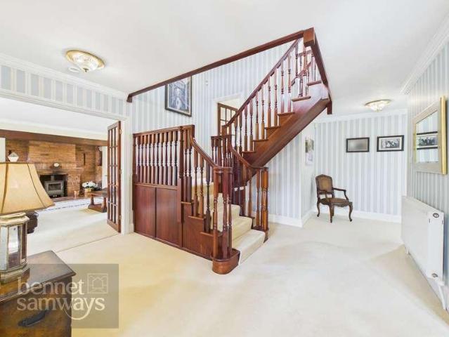 4 bed house for sale