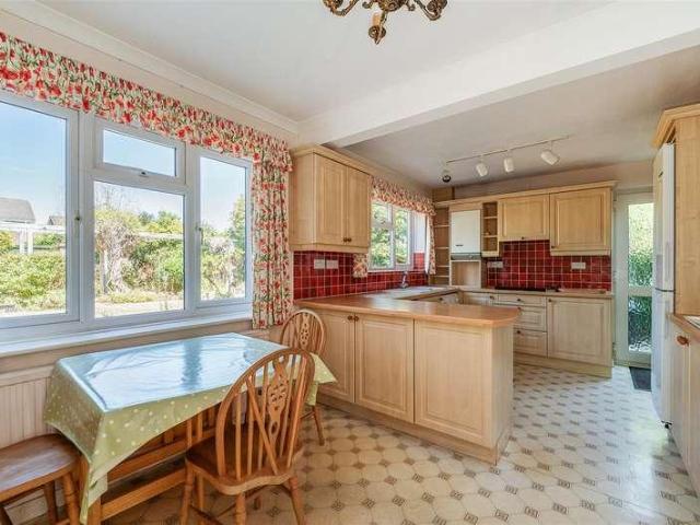 4 bed house for sale