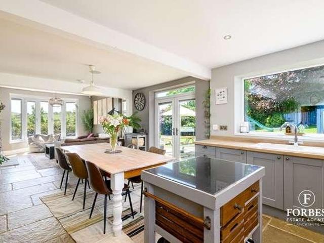 4 bed house for sale