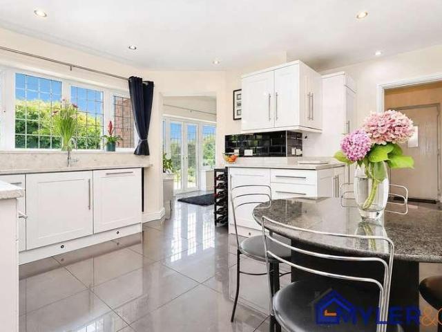 4 bed house for sale