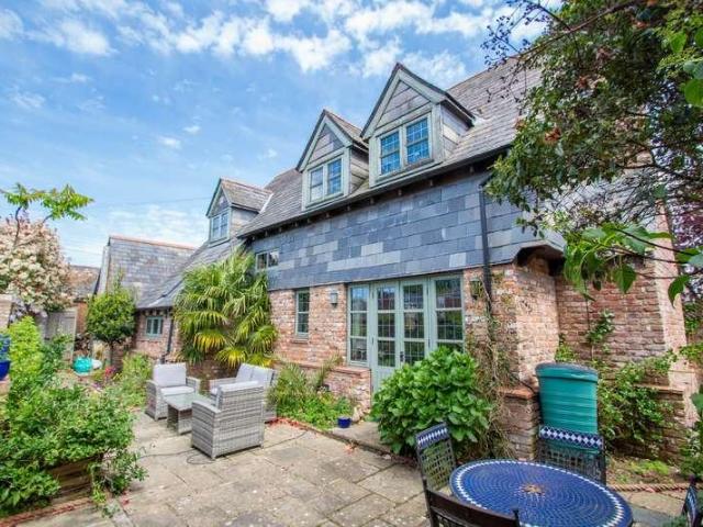 4 bed house for sale