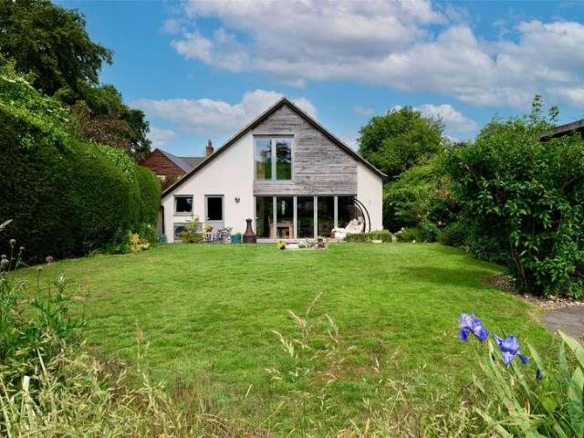 4 bed house for sale