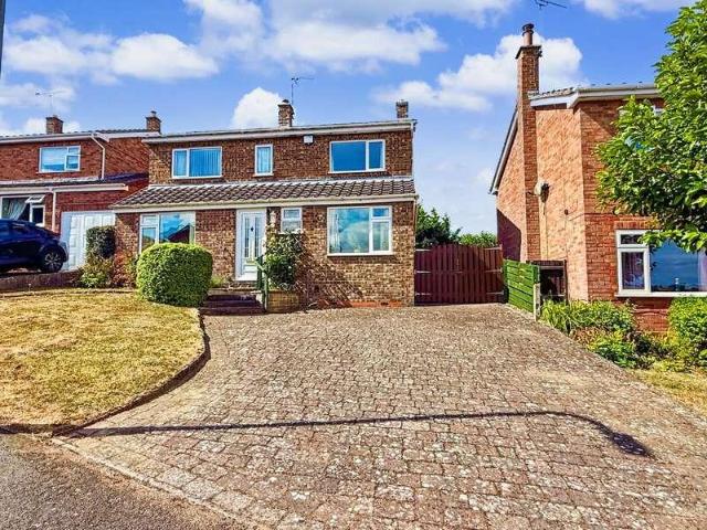 4 bed house for sale
