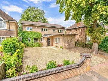 4 bed house for sale