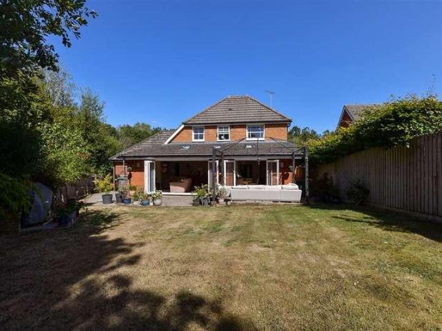 4 bed house for sale