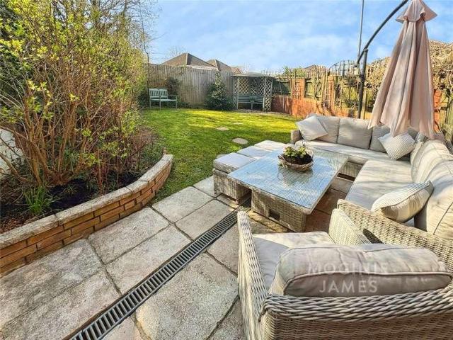 4 bed house for sale