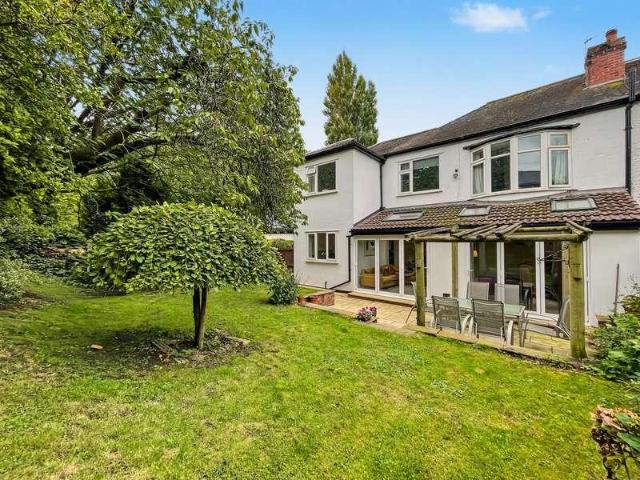 4 bed house for sale