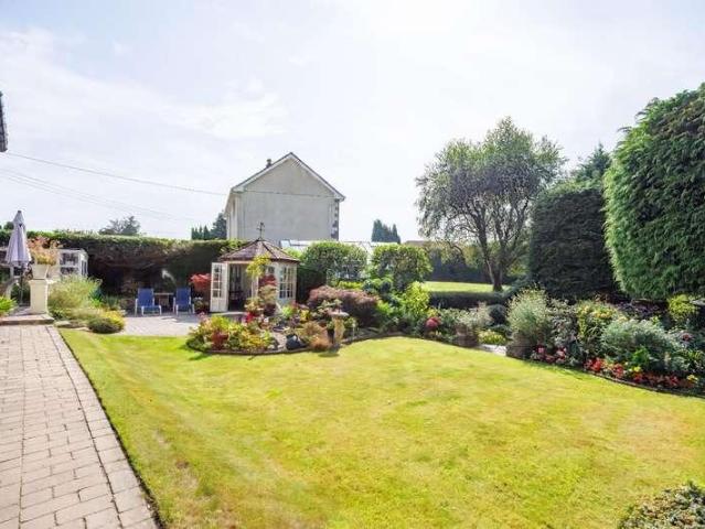 4 bed house for sale