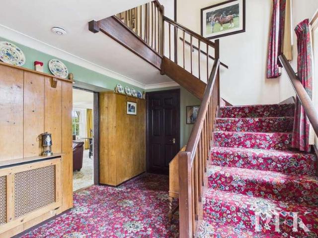 4 bed house for sale