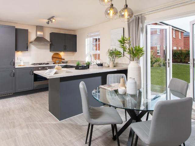 4 bed house for sale