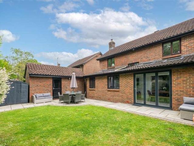 4 bed house for sale