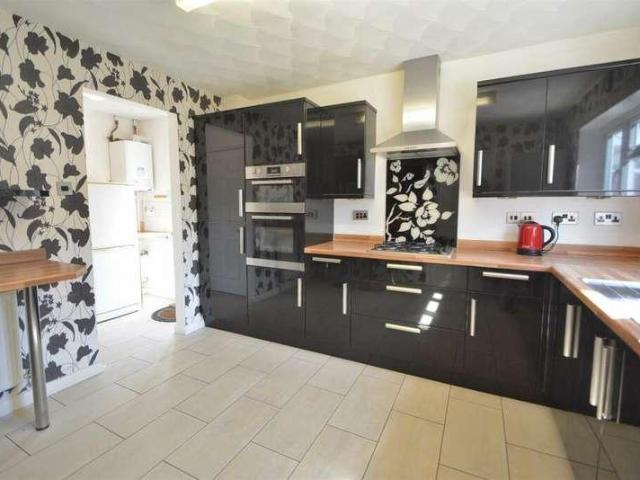 4 bed house for sale