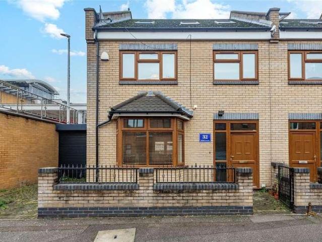 4 bed house for sale