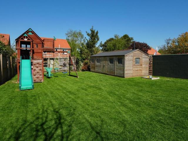 4 bed house for sale