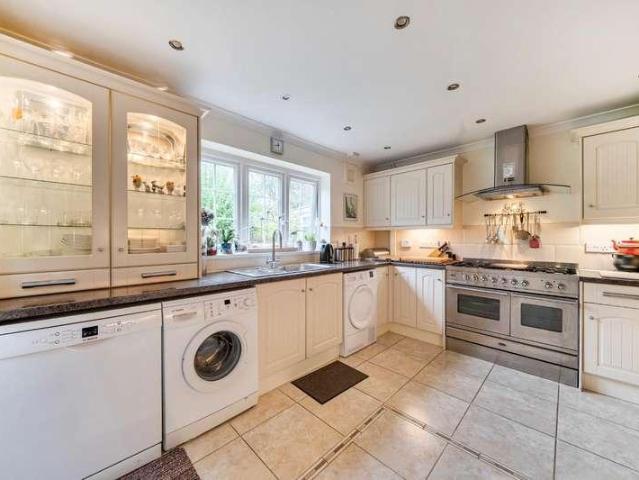 4 bed house for sale
