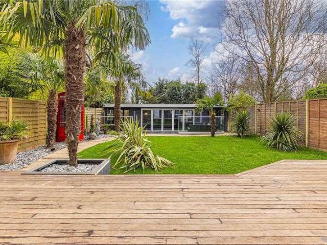 4 bed house for sale