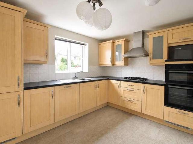 4 bed house for sale