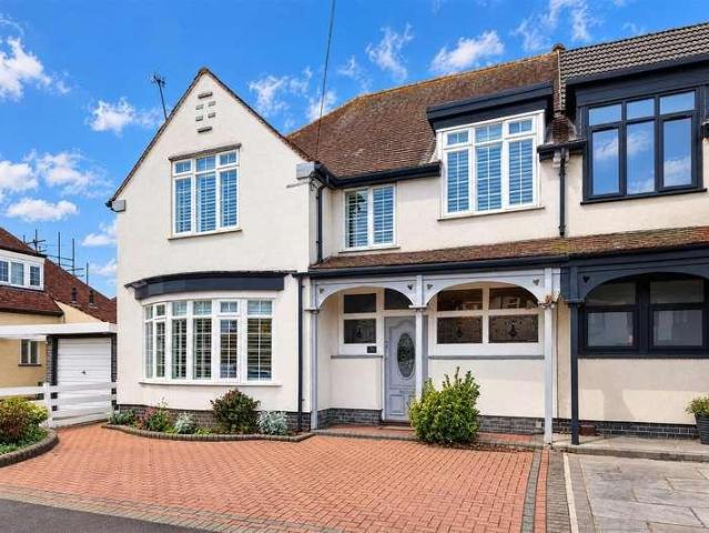 4 bed house for sale