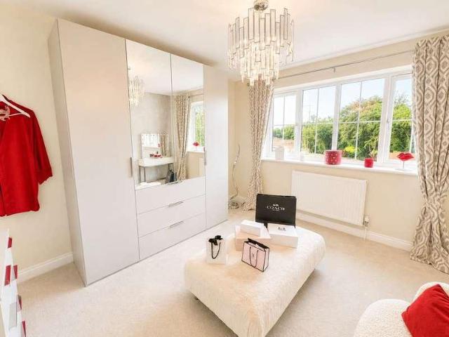 4 bed house for sale