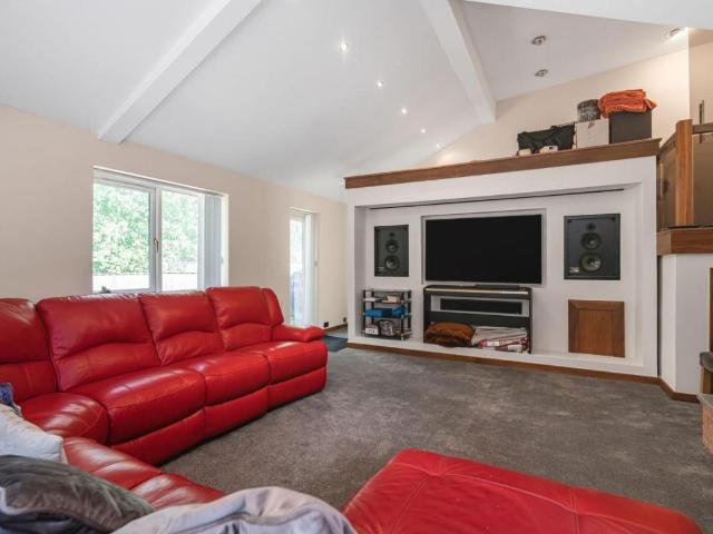 4 bed house for sale