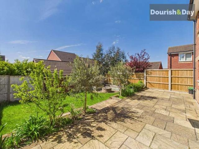 4 bed house for sale