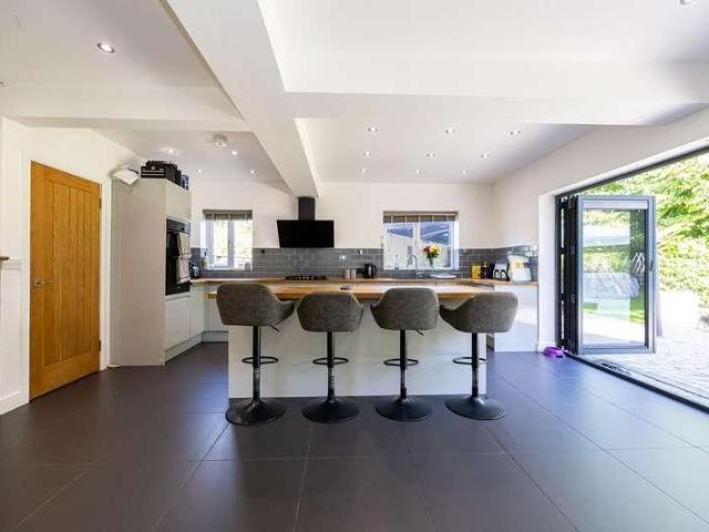 4 bed house for sale