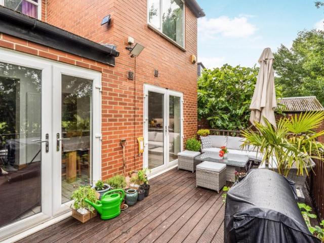 4 bed house for sale