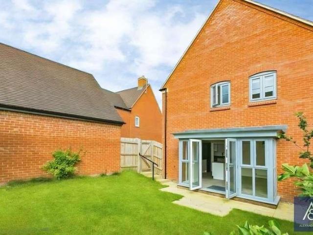 4 bed house for sale