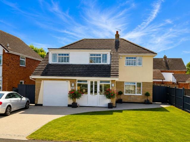 4 bed house for sale