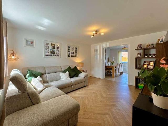 4 bed house for sale