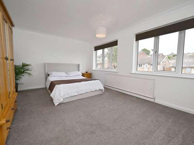 4 bed house for sale