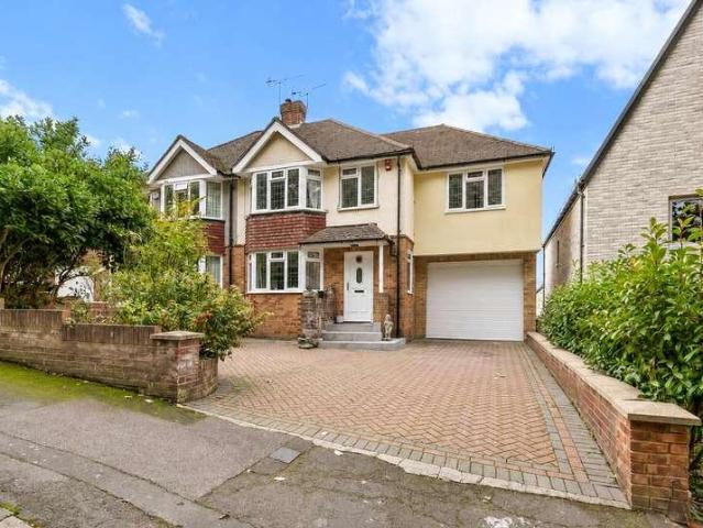 4 bed house for sale