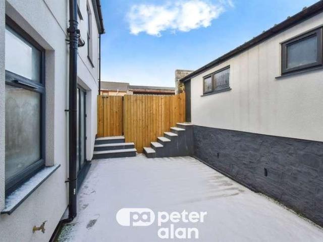 4 bed house for sale