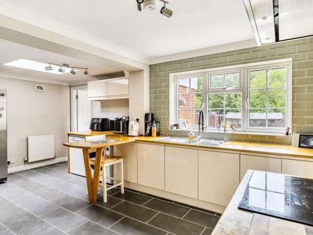 4 bed house for sale
