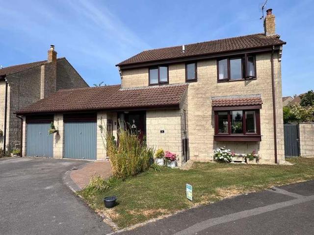 4 bed house for sale