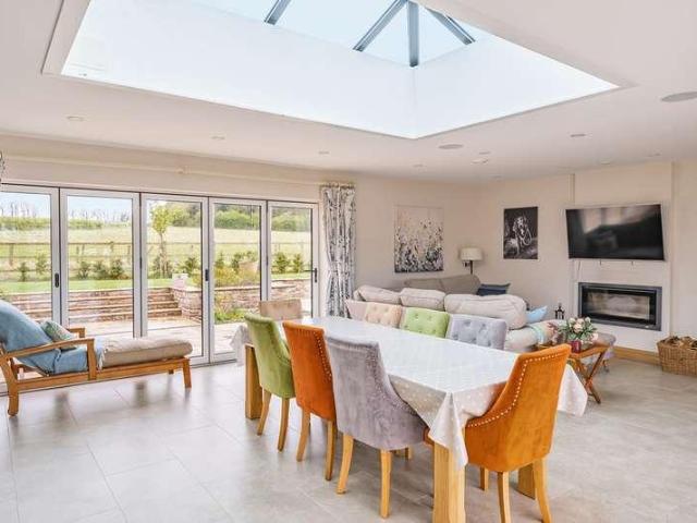 4 bed house for sale