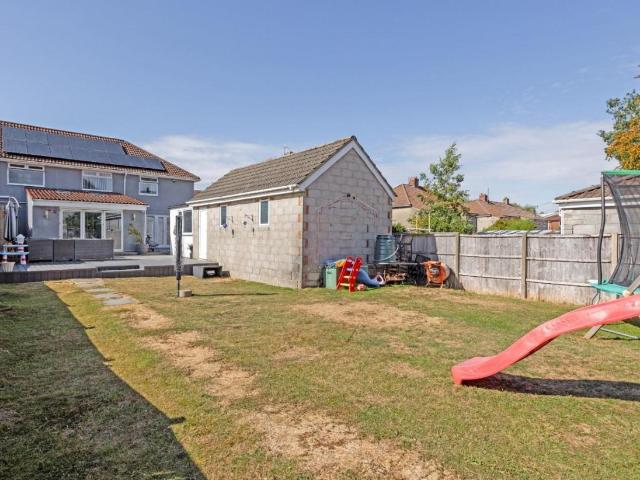 4 bed house for sale