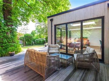 4 bed house for sale